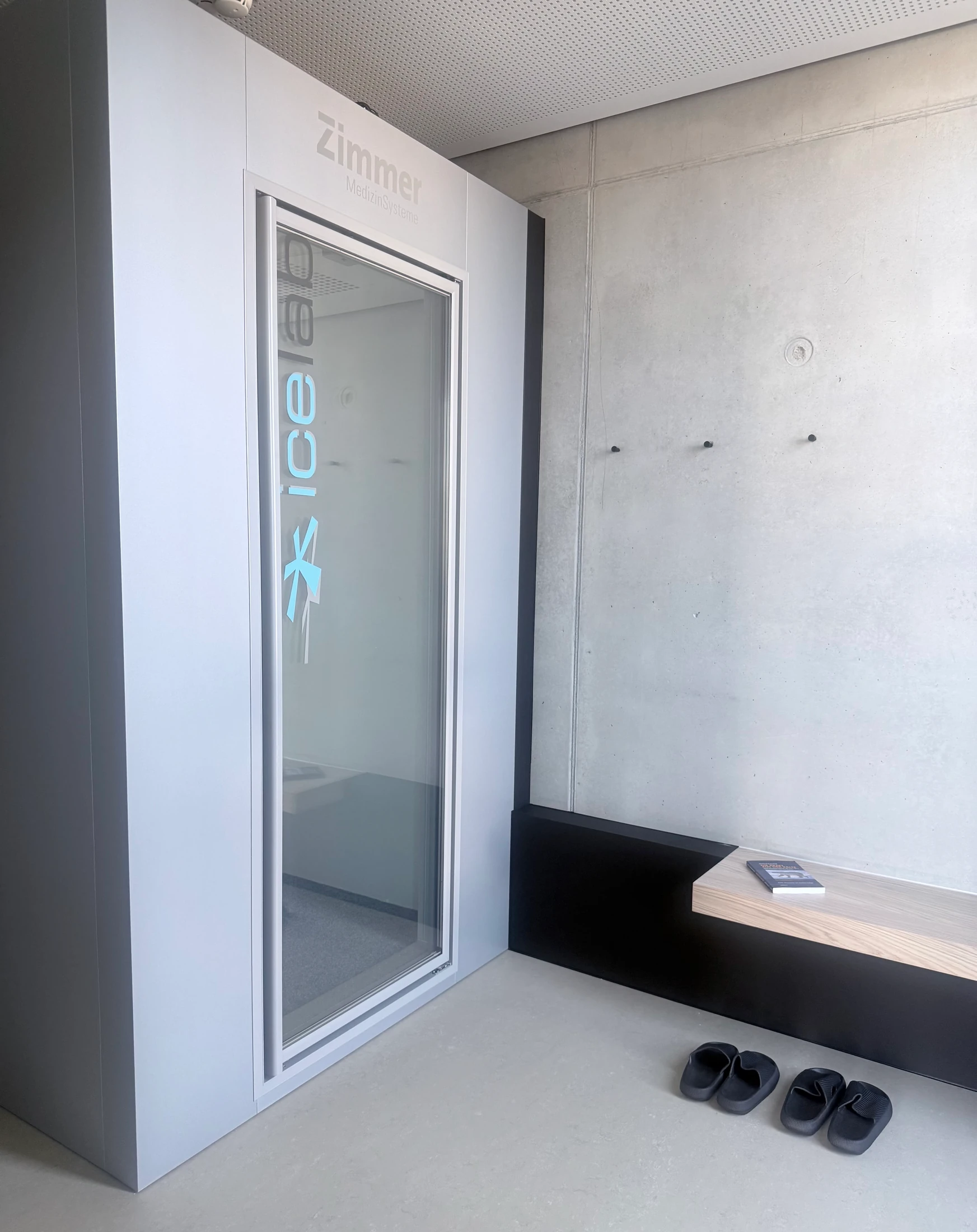 Kryokammer mit Vorbereitungsbereich im BODYLAB-Ulm-Studio